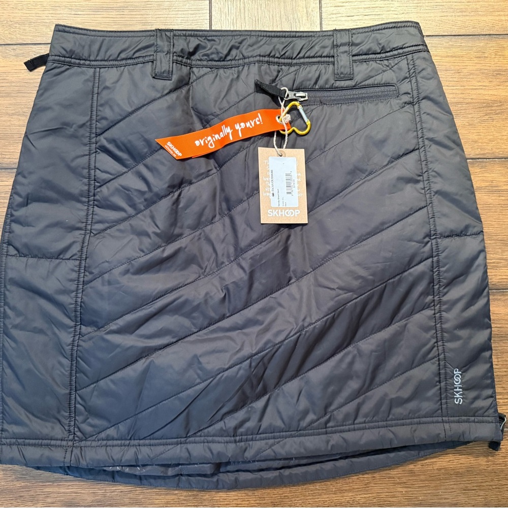 Ski hoop size Women’s Large New with tags.